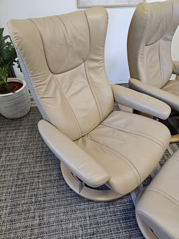 2 stk. Stressless Wing lenestoler med krakk fra Ekornes