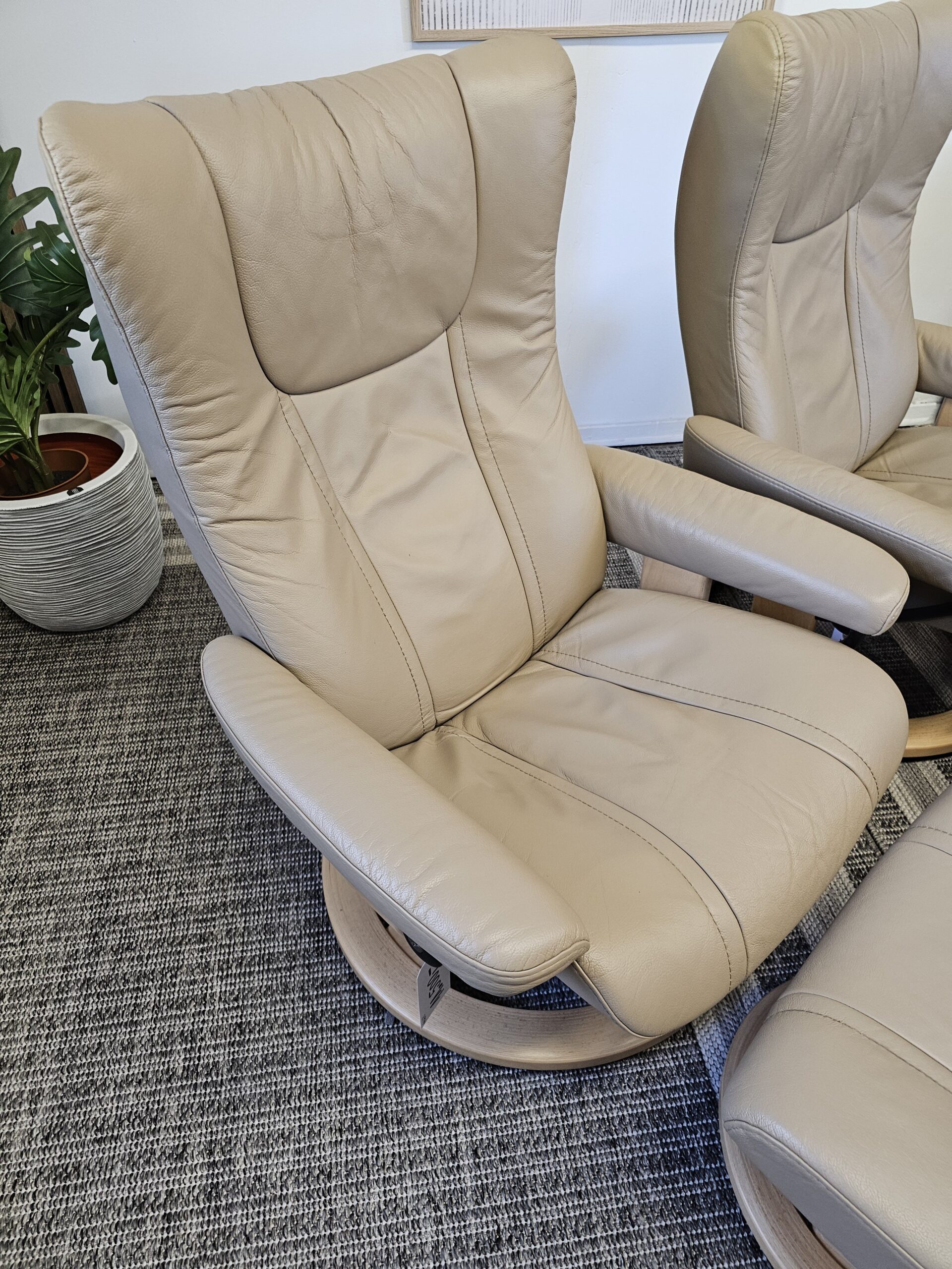 2 stk. Stressless Wing lenestoler med krakk fra Ekornes - Bilde 22