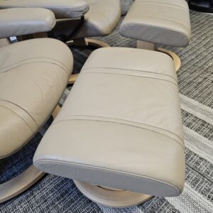 2 stk. Stressless Wing lenestoler med krakk fra Ekornes - Bilde 23