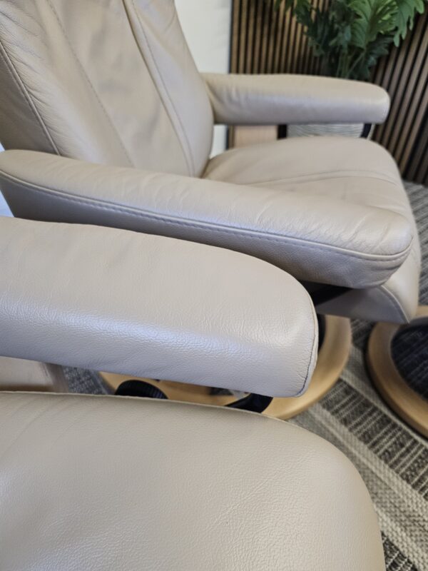 2 stk. Stressless Wing lenestoler med krakk fra Ekornes