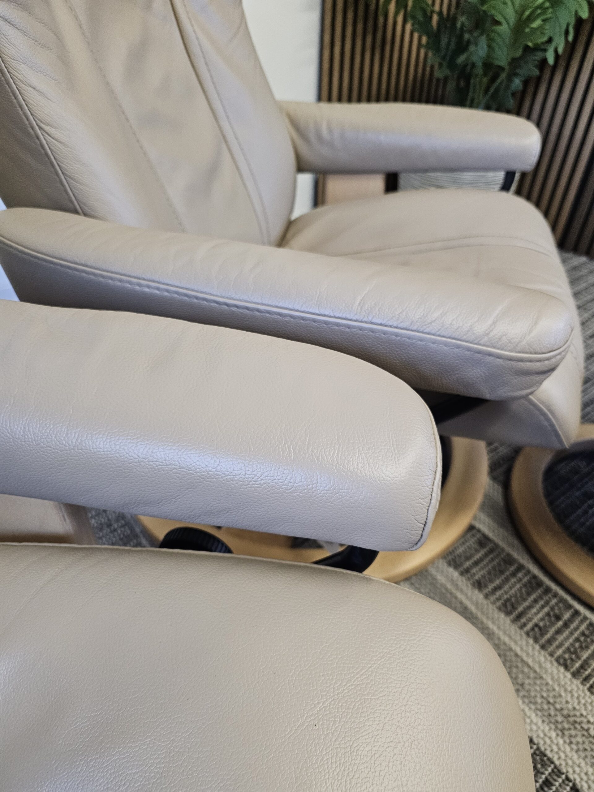 2 stk. Stressless Wing lenestoler med krakk fra Ekornes - Bilde 20