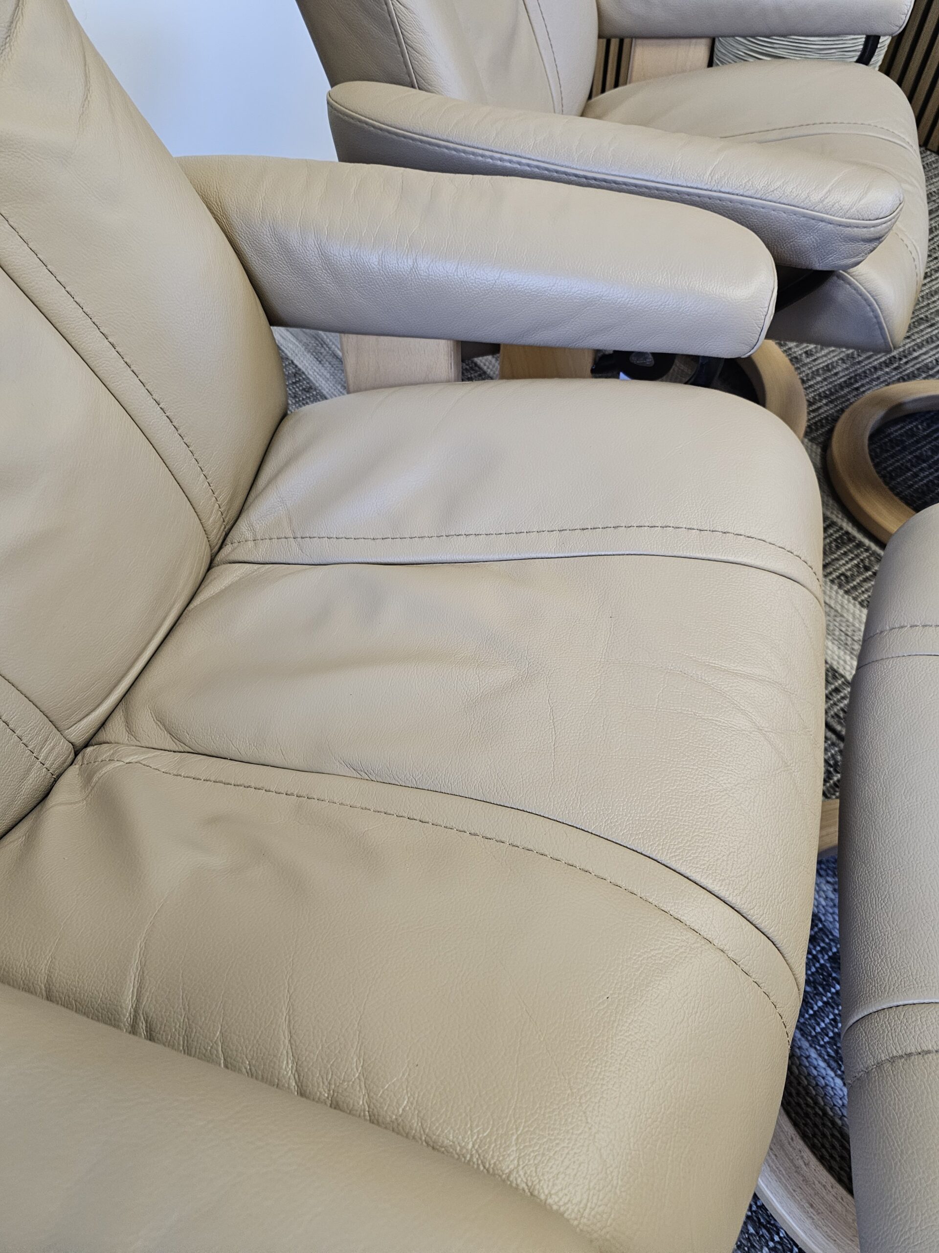 2 stk. Stressless Wing lenestoler med krakk fra Ekornes - Bilde 15