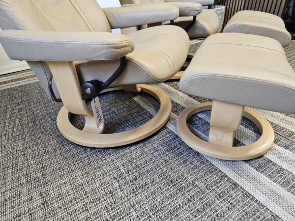 2 stk. Stressless Wing lenestoler med krakk fra Ekornes