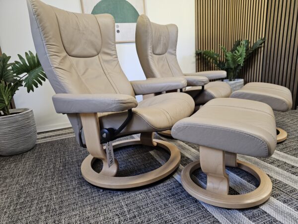 2 stk. Stressless Wing lenestoler med krakk fra Ekornes