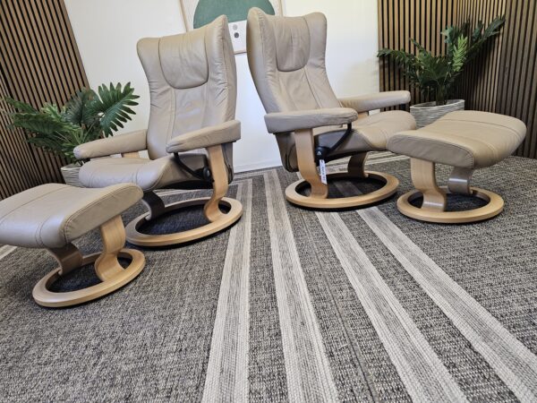 2 stk. Stressless Wing lenestoler med krakk fra Ekornes