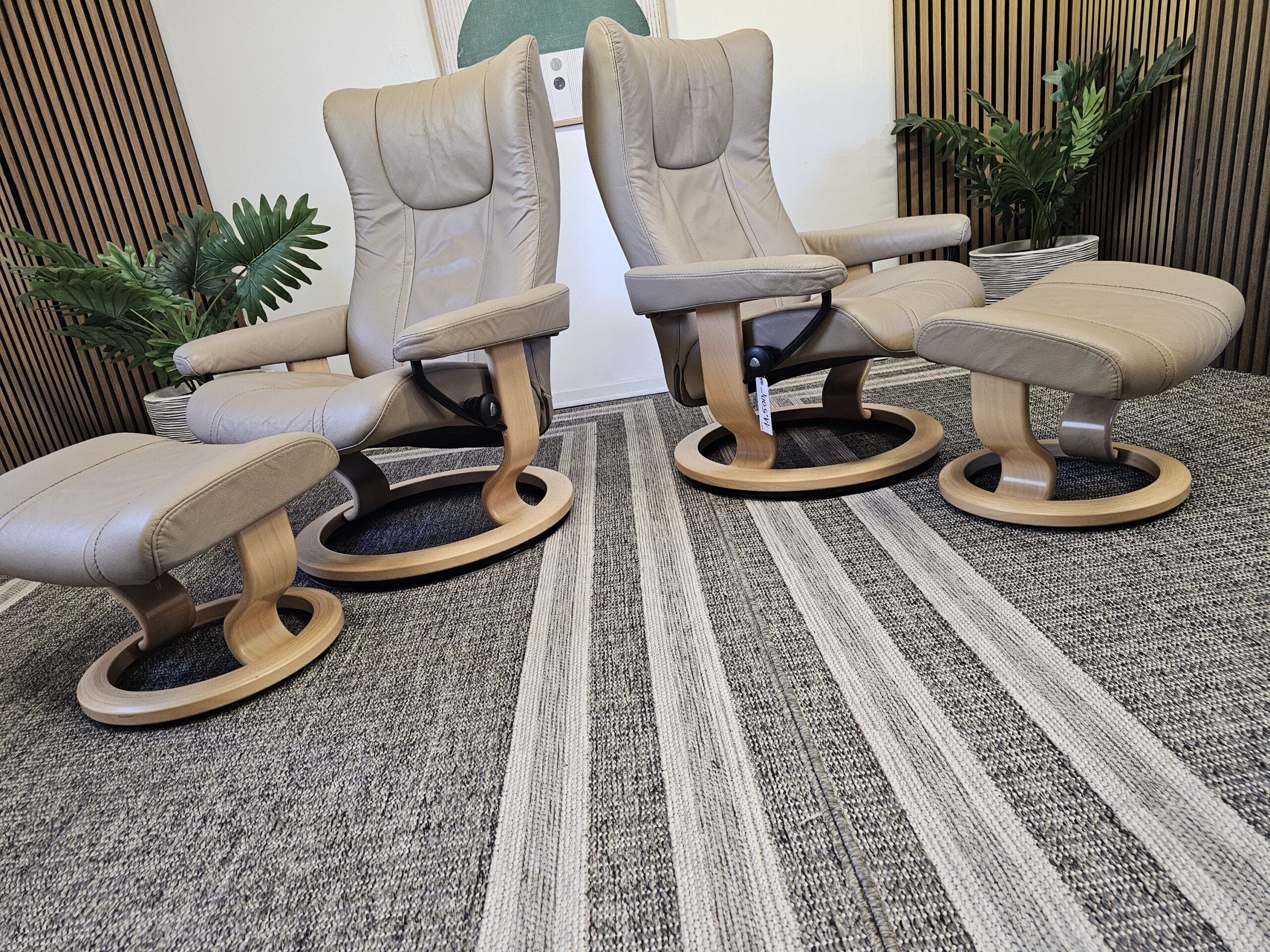 2 stk. Stressless Wing lenestoler med krakk fra Ekornes - Bilde 6