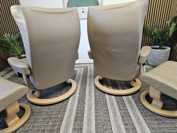2 stk. Stressless Wing lenestoler med krakk fra Ekornes