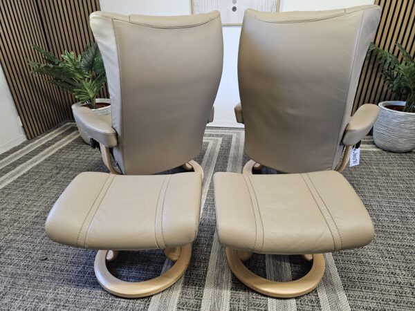 2 stk. Stressless Wing lenestoler med krakk fra Ekornes