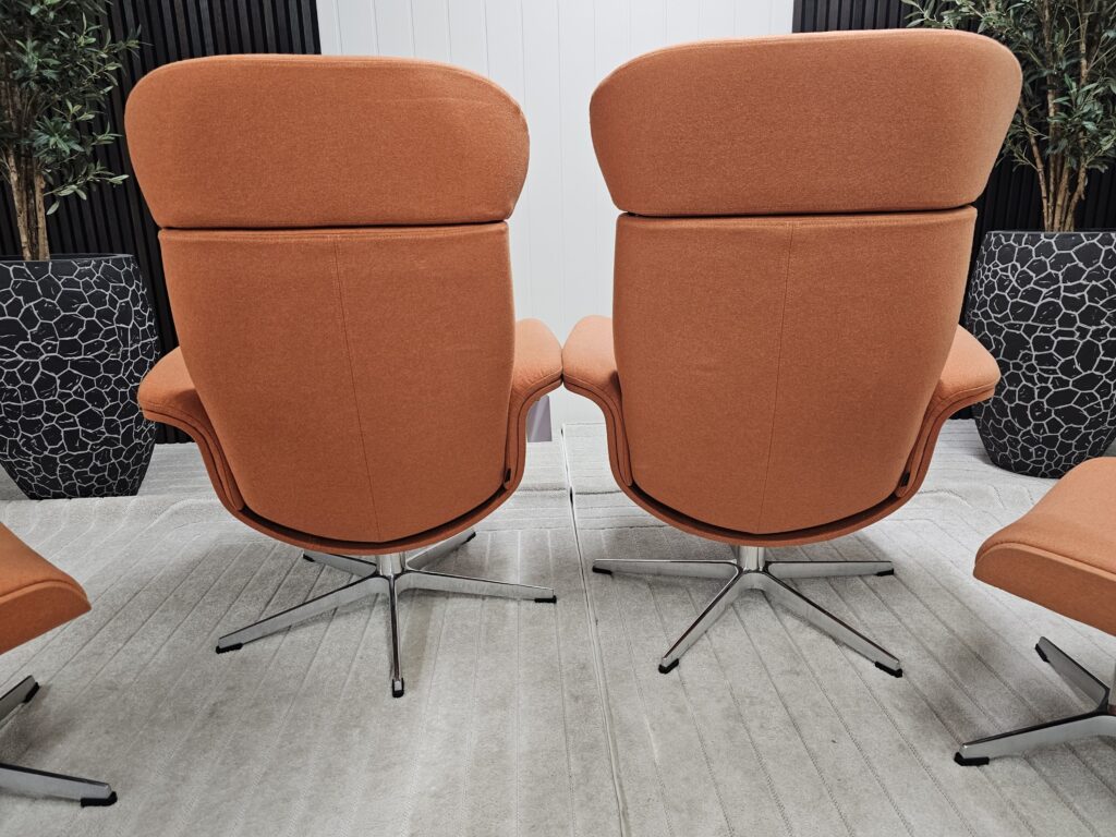 2 stk. Conform Timeout lenestoler med krakk