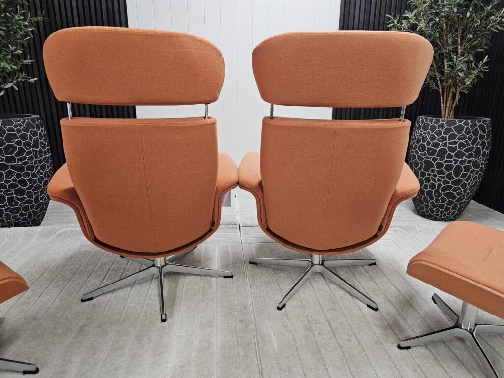 2 stk. Conform Timeout lenestoler med krakk