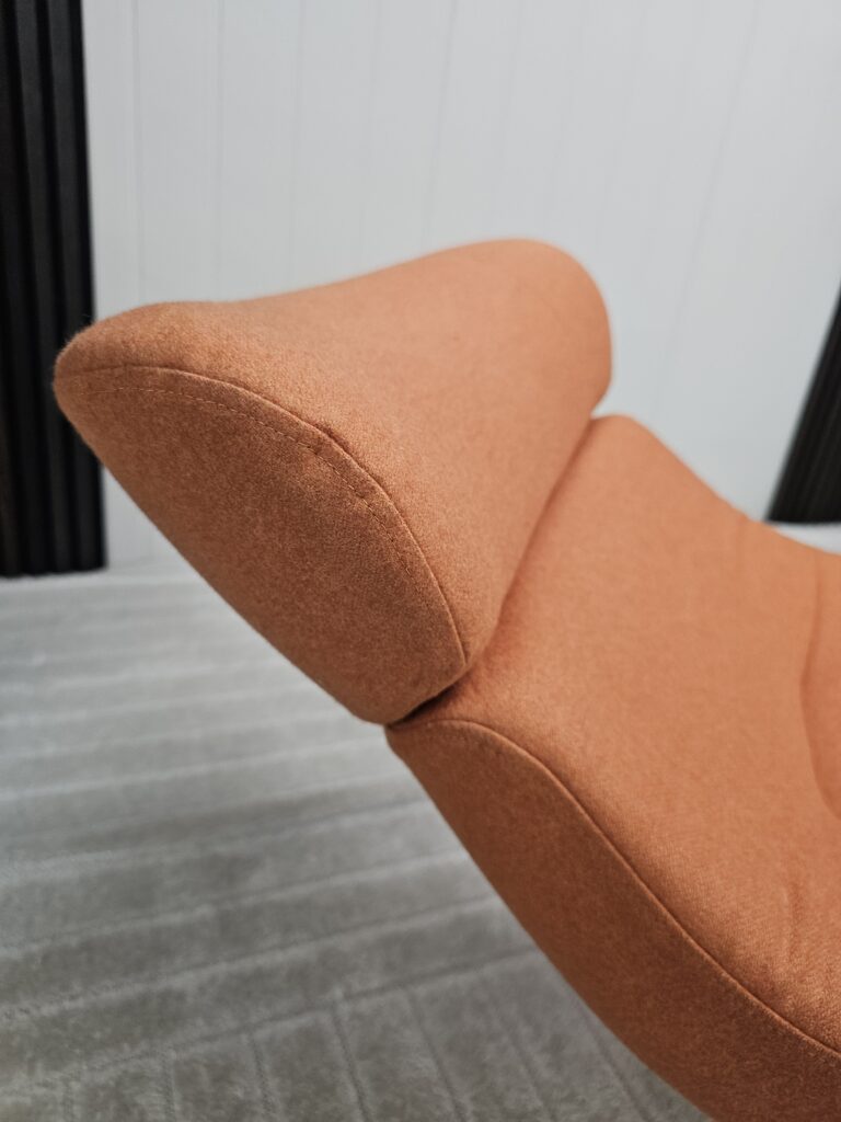 2 stk. Conform Timeout lenestoler med krakk