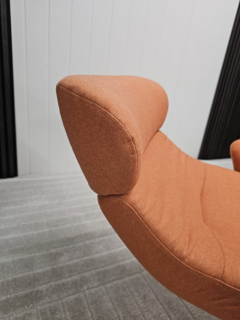 2 stk. Conform Timeout lenestoler med krakk