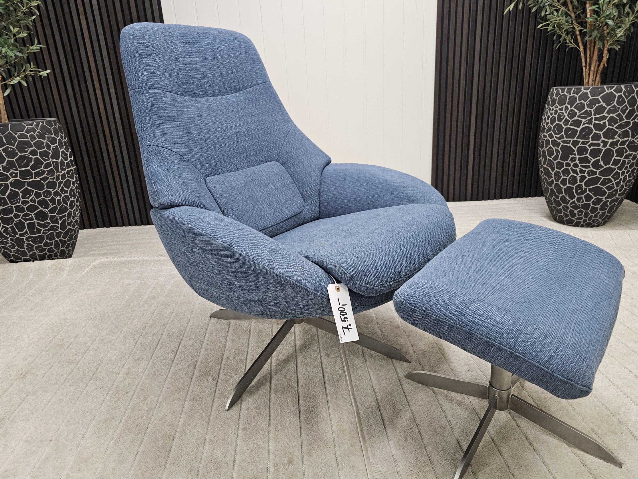 Bolia Saga lenestol med krakk - Bilde 1