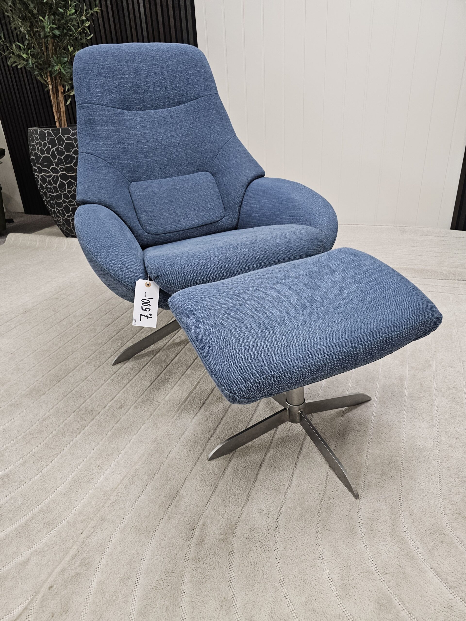 Bolia Saga lenestol med krakk - Bilde 3