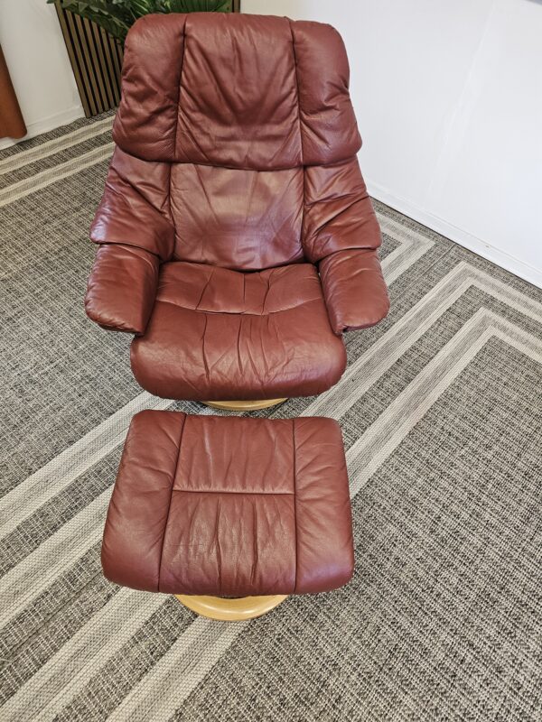 Stressless Reno Medium lenestol med krakk