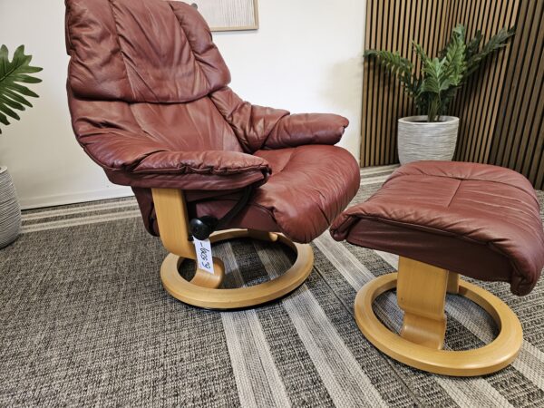 Stressless Reno Medium lenestol med krakk