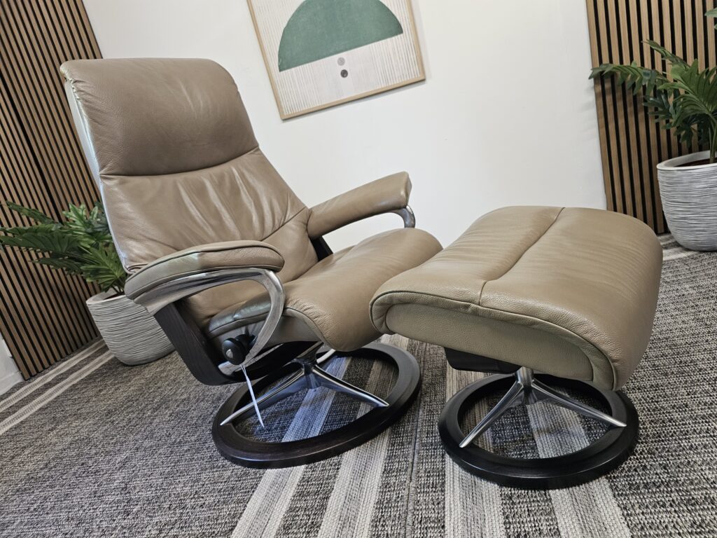 Stressless View Signature lenestol med krakk