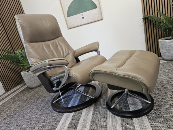 Stressless View Signature lenestol med krakk