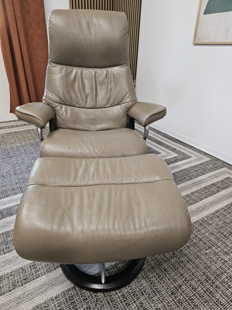 Stressless View Signature lenestol med krakk