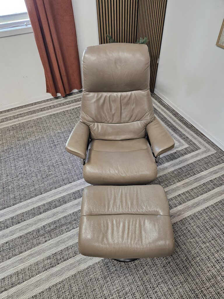 Stressless View Signature lenestol med krakk