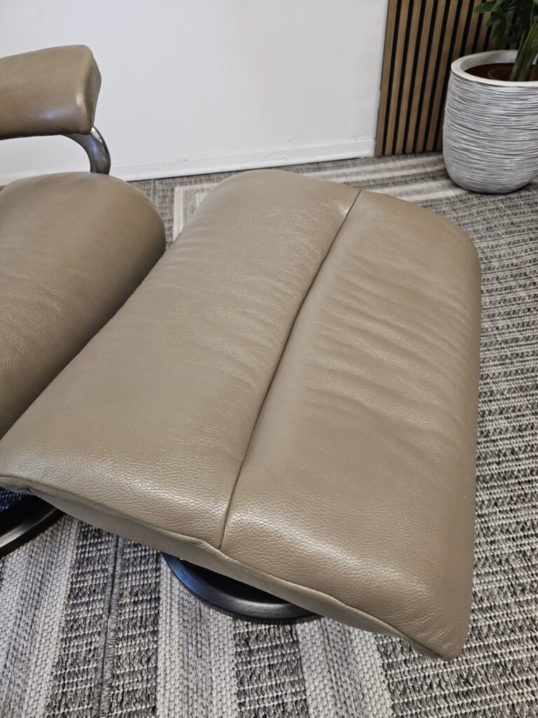 Stressless View Signature lenestol med krakk