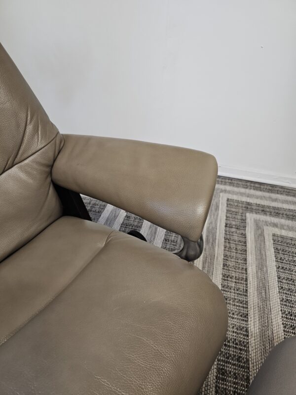 Stressless View Signature lenestol med krakk