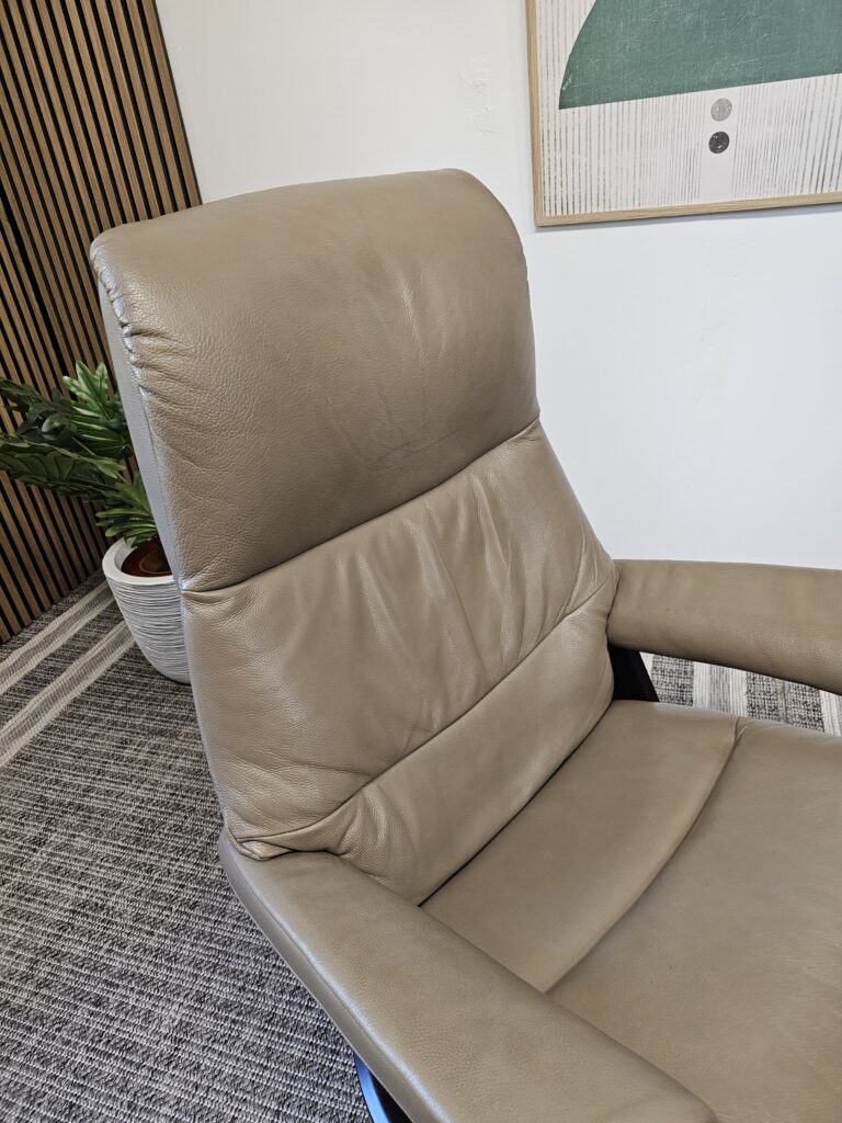 Stressless View Signature lenestol med krakk