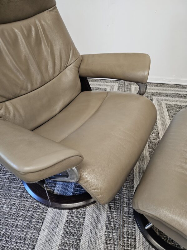 Stressless View Signature lenestol med krakk