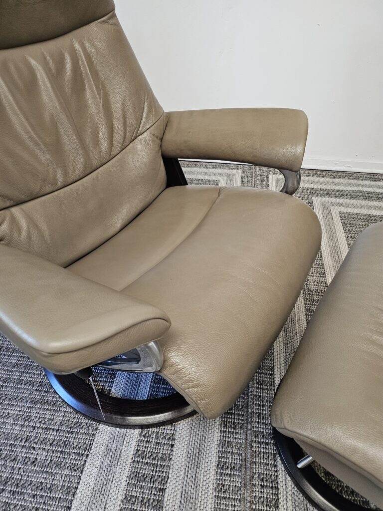 Stressless View Signature lenestol med krakk