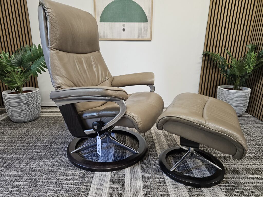 Stressless View Signature lenestol med krakk