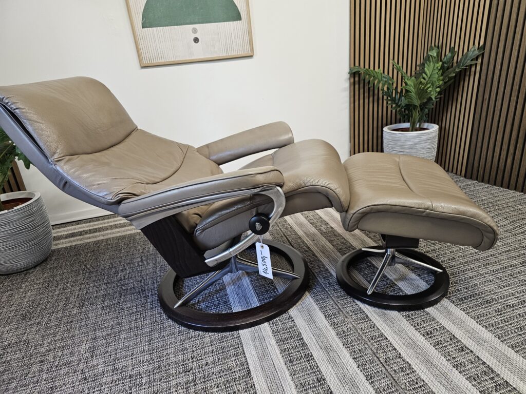 Stressless View Signature lenestol med krakk