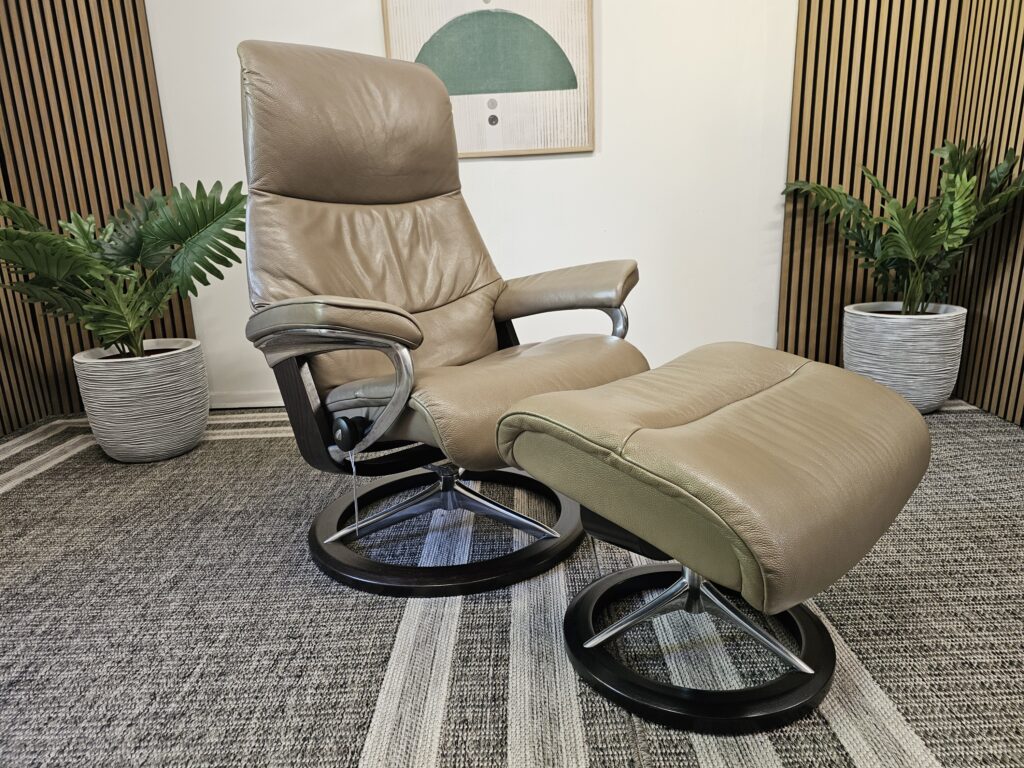 Stressless View Signature lenestol med krakk