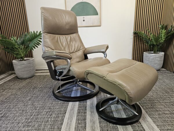 Stressless View Signature lenestol med krakk