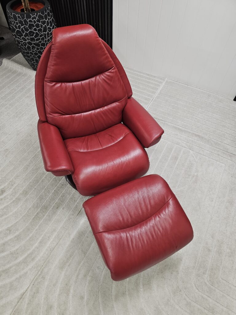 Stressless Voyager lenestol med krakk