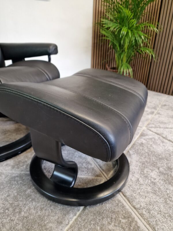 Stressless® Wing lenestol med krakk