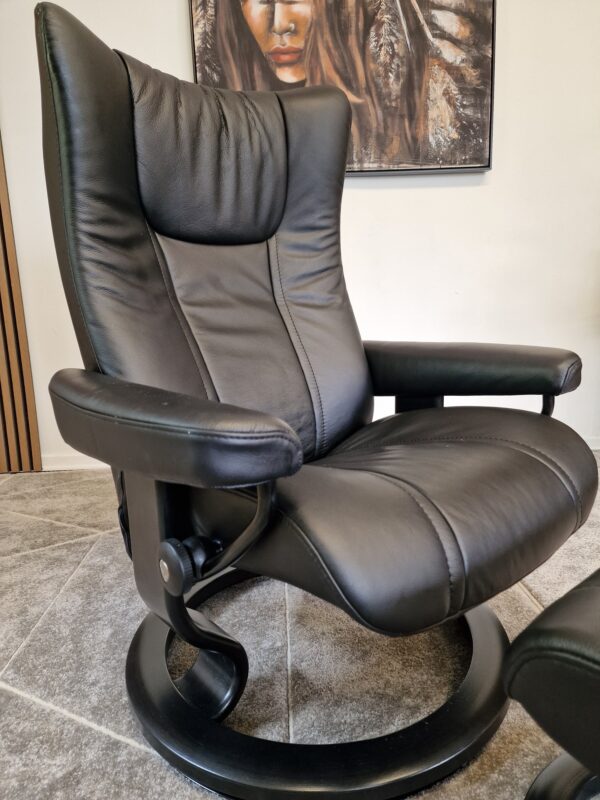 Stressless® Wing lenestol med krakk