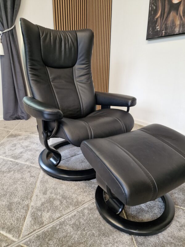 Stressless® Wing lenestol med krakk