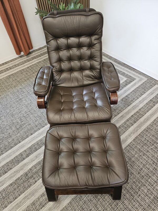 Ikonisk Stressless® Globe lenestol med krakk fra Ekornes