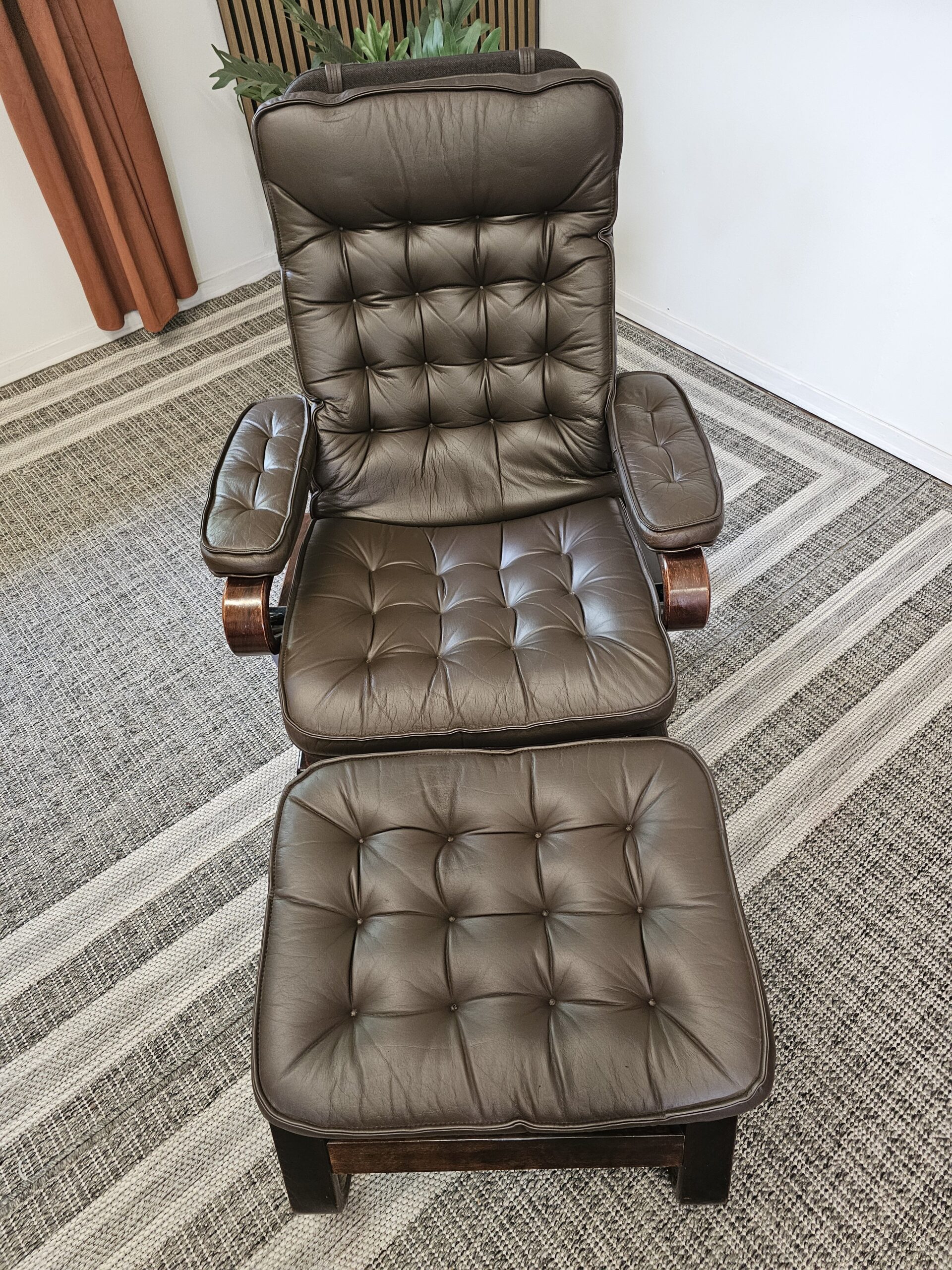 Ikonisk Stressless® Globe lenestol med krakk fra Ekornes - Bilde 17