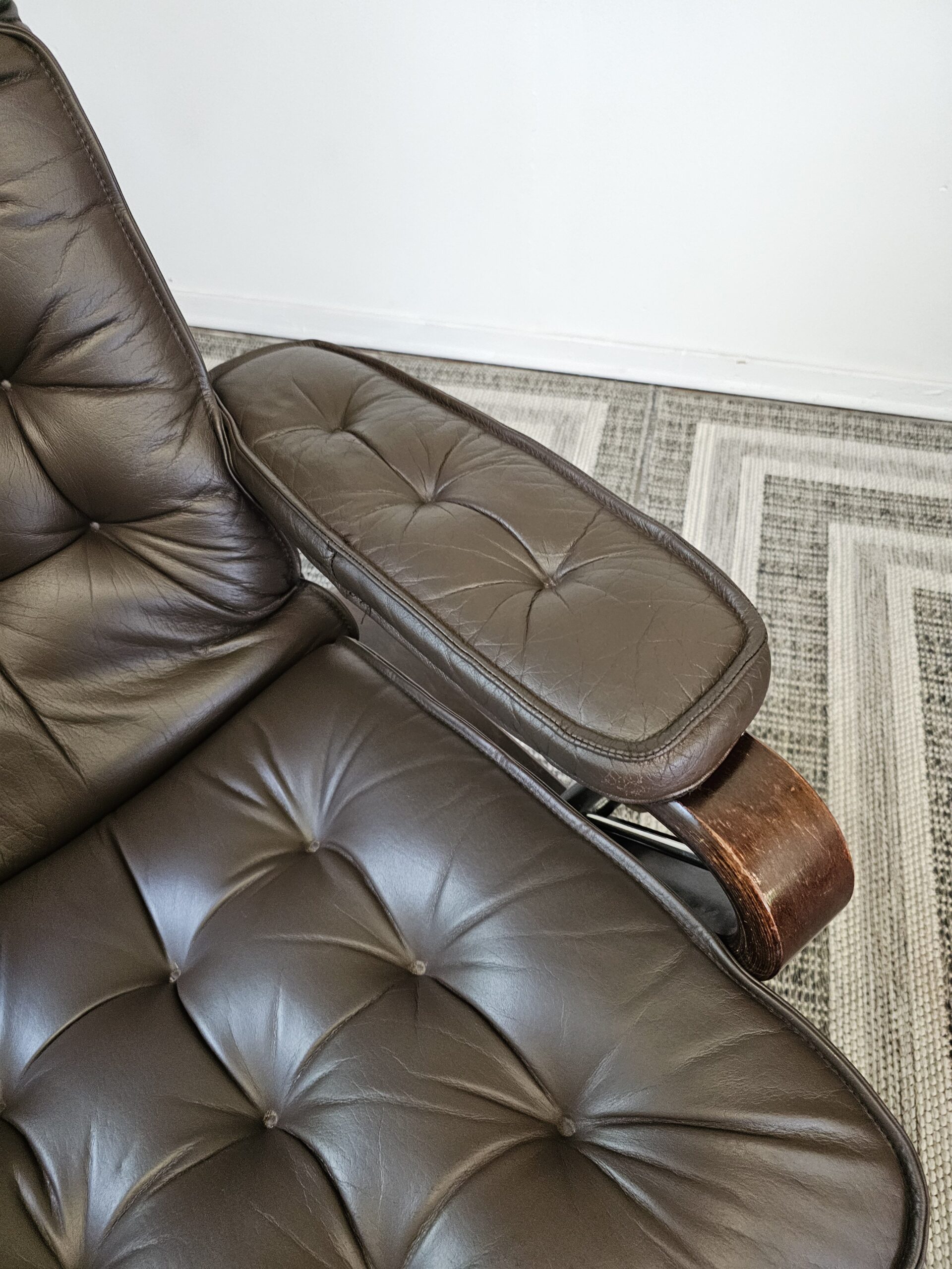 Ikonisk Stressless® Globe lenestol med krakk fra Ekornes - Bilde 21