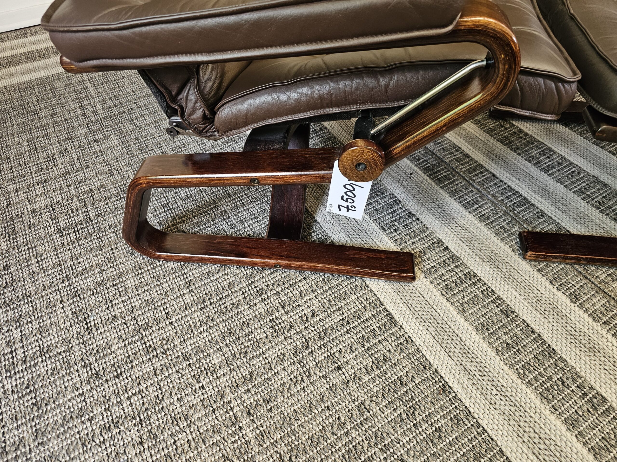 Ikonisk Stressless® Globe lenestol med krakk fra Ekornes - Bilde 9