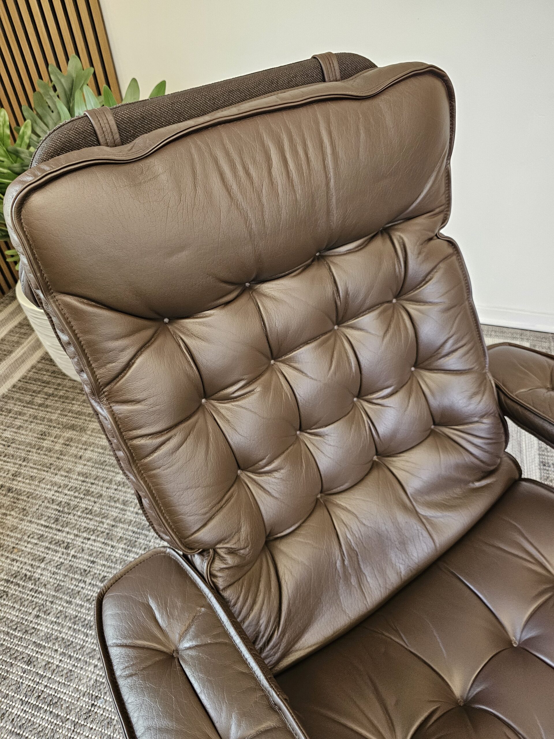 Ikonisk Stressless® Globe lenestol med krakk fra Ekornes - Bilde 19