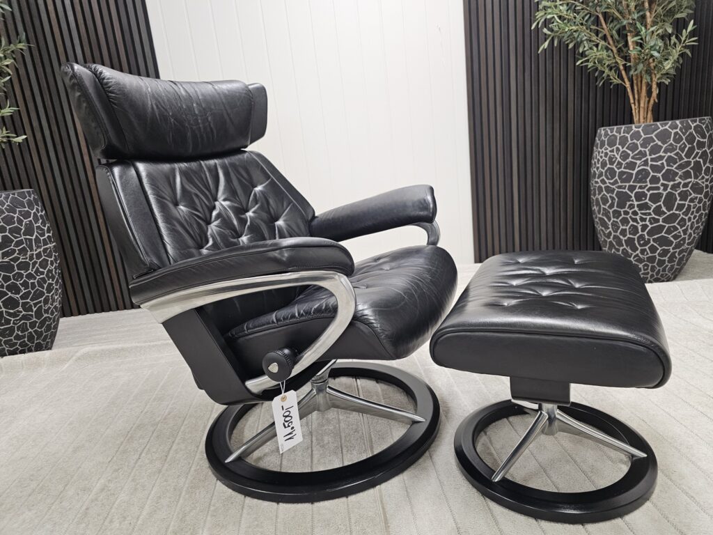 Stressless® Skyline Signature lenestol med krakk