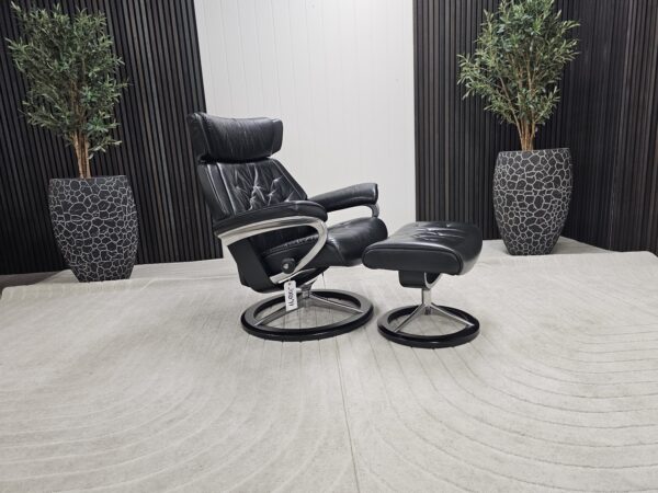 Stressless® Skyline Signature lenestol med krakk