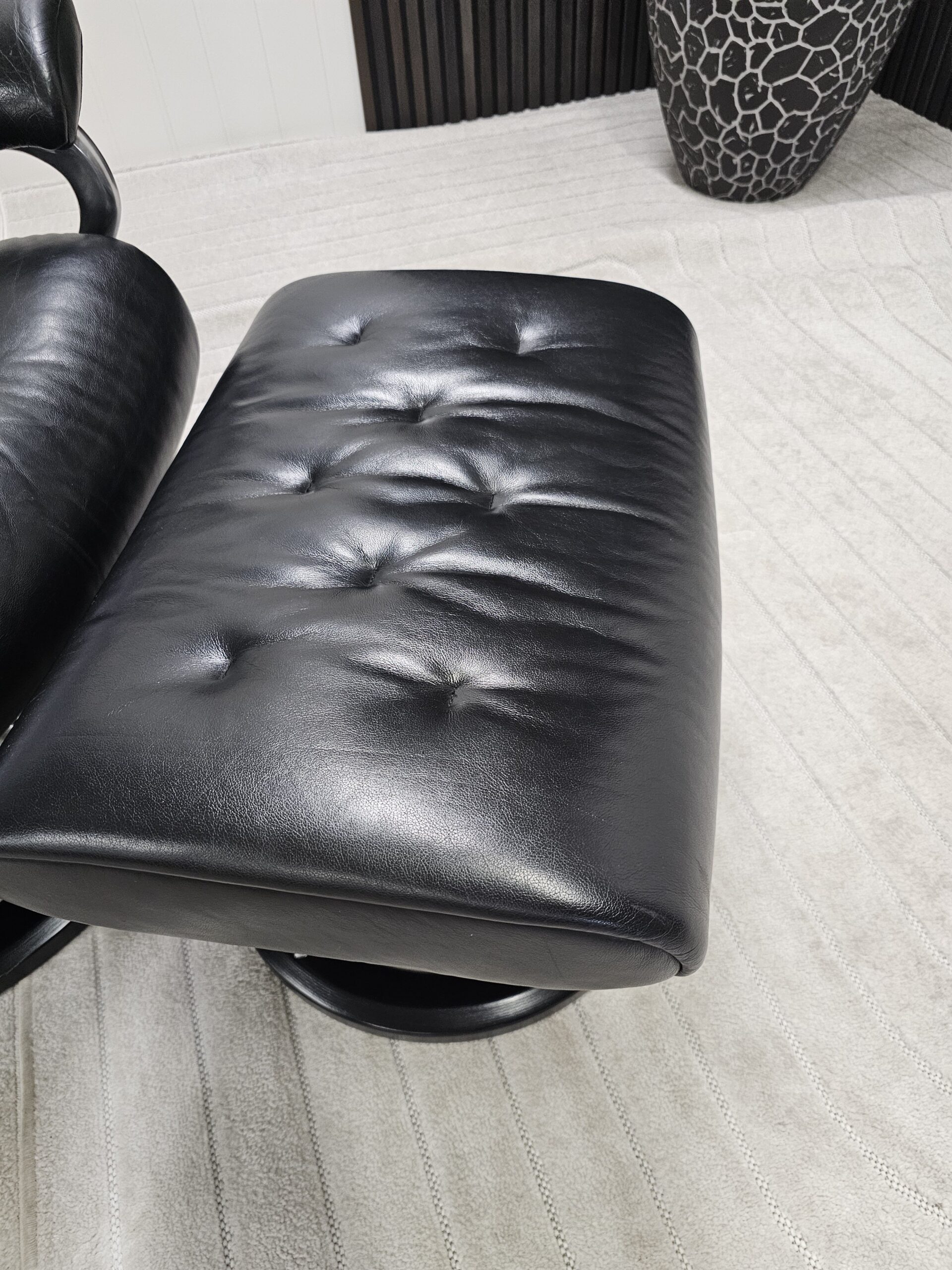 Stressless® Skyline Signature lenestol med krakk - Bilde 17