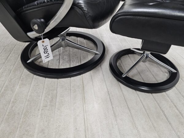 Stressless® Skyline Signature lenestol med krakk