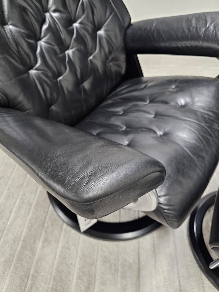 Stressless® Skyline Signature lenestol med krakk