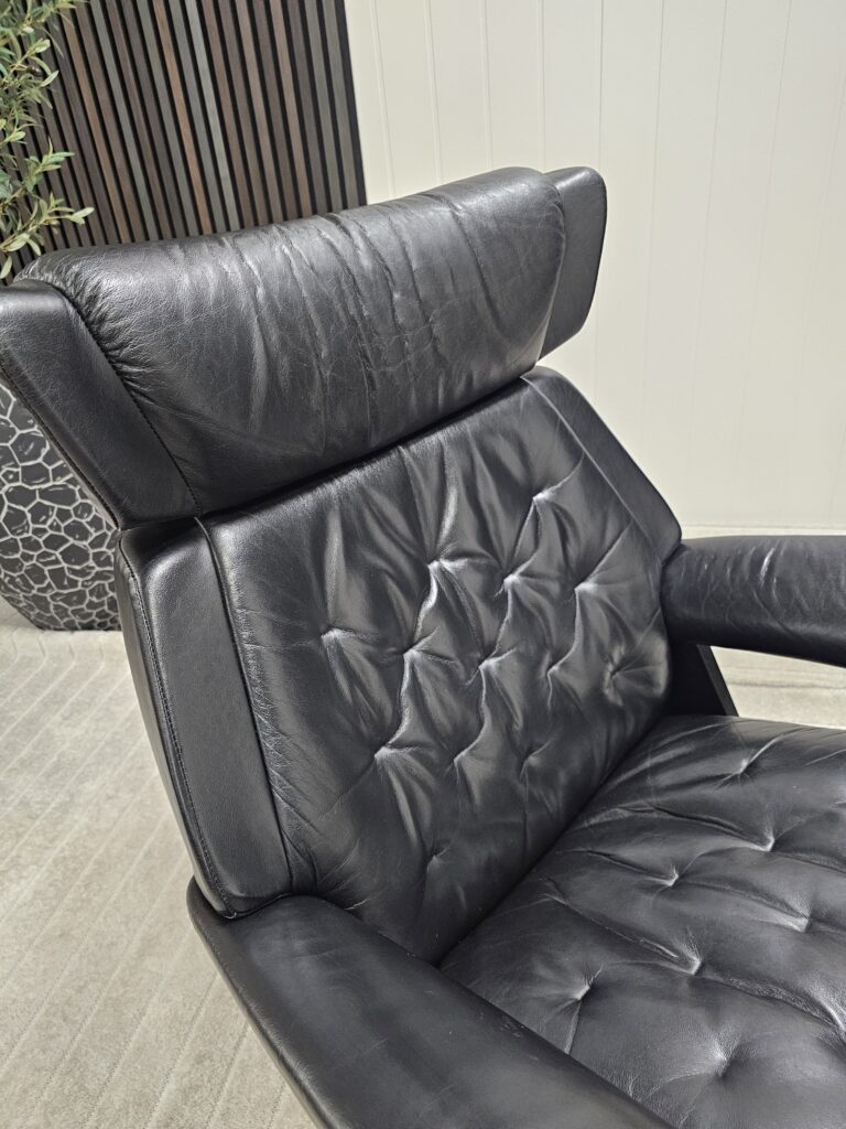 Stressless® Skyline Signature lenestol med krakk