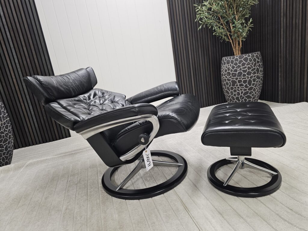 Stressless® Skyline Signature lenestol med krakk