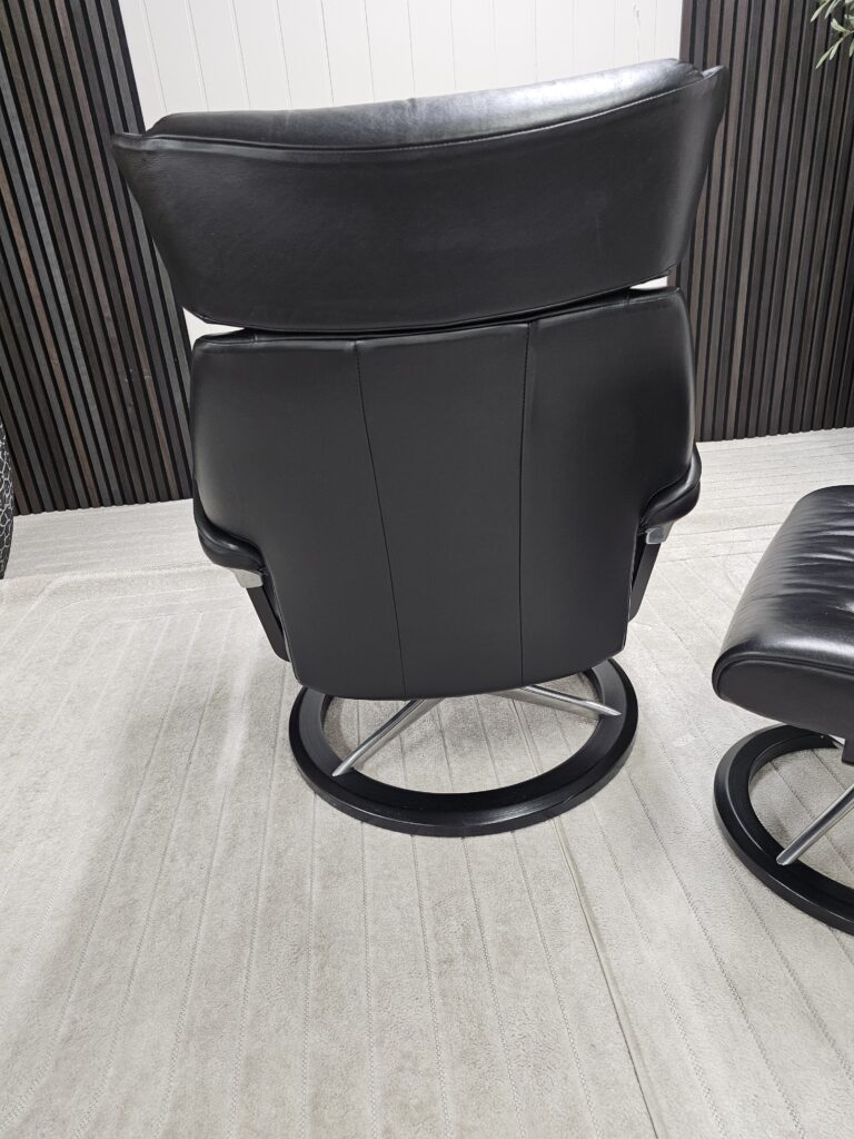 Stressless® Skyline Signature lenestol med krakk